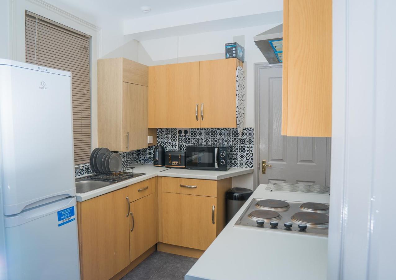 The Highfield Villa, 5 Bedrooms, Northampton Centre, Sleeps 10 Exterior photo